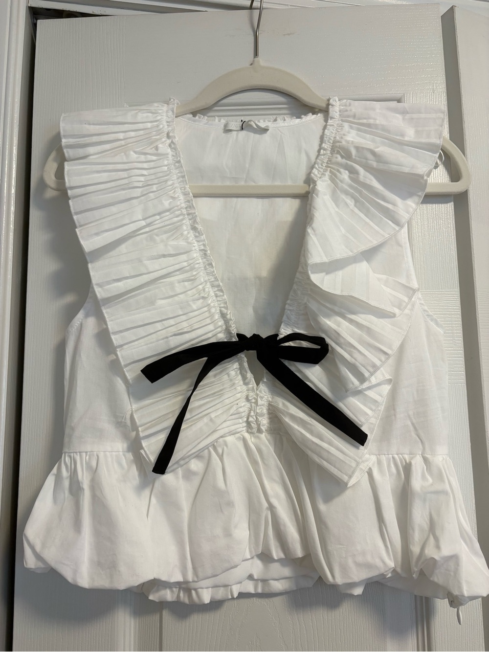 Zara White Ruffled Sleeveless Camisole with Black Bow